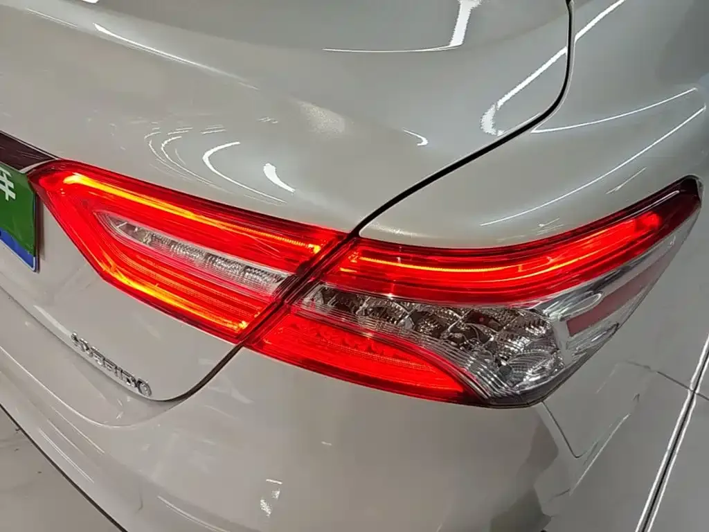 Toyota Camry — фото 8