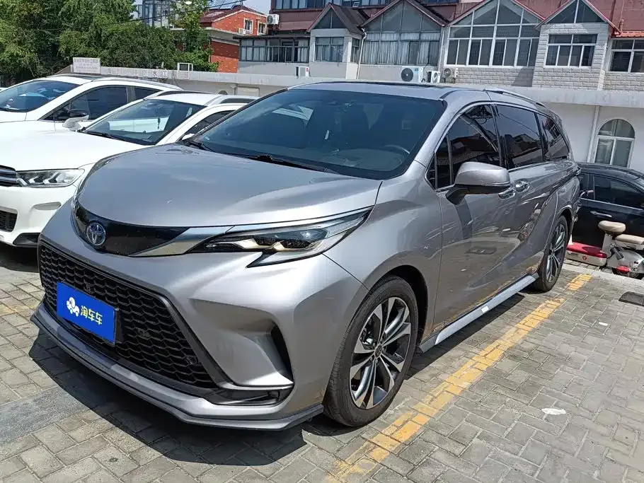 Toyota Granvia — фото 1