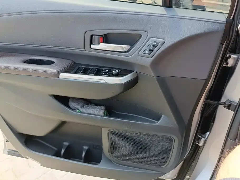 Toyota Granvia — фото 4