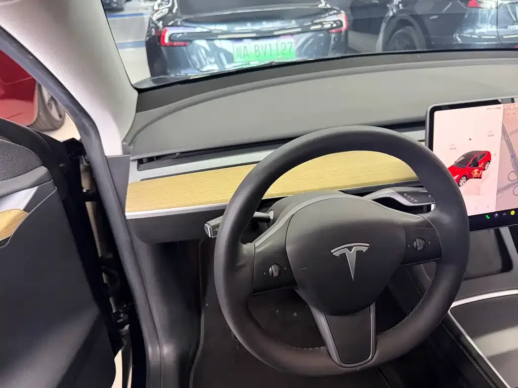 Tesla Model Y — фото 6