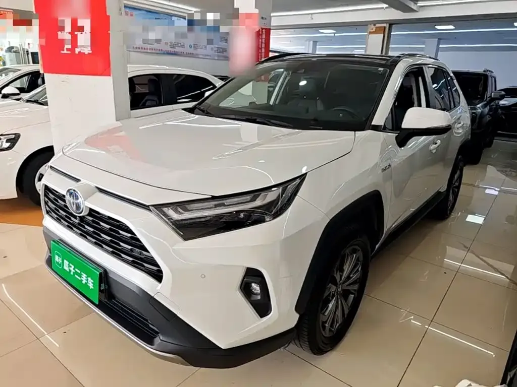 Toyota RAV4 — фото 1