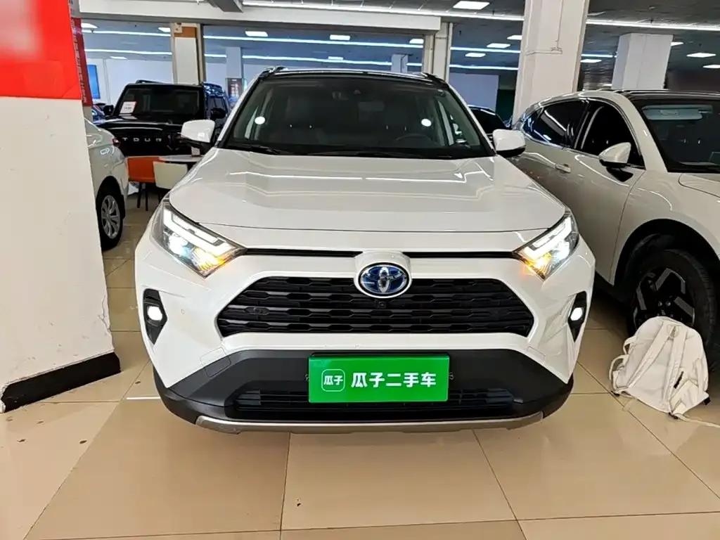 Toyota RAV4 — фото 6