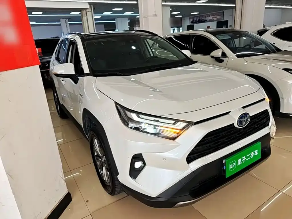 Toyota RAV4 — фото 4