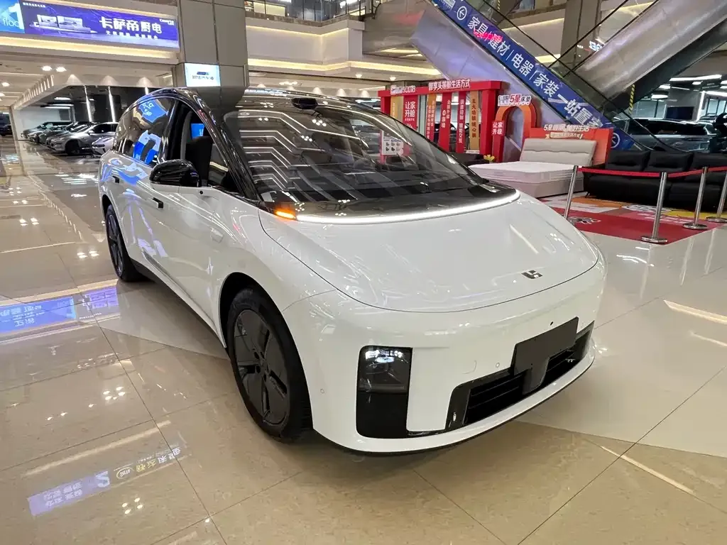 Li Auto i8 — фото 5