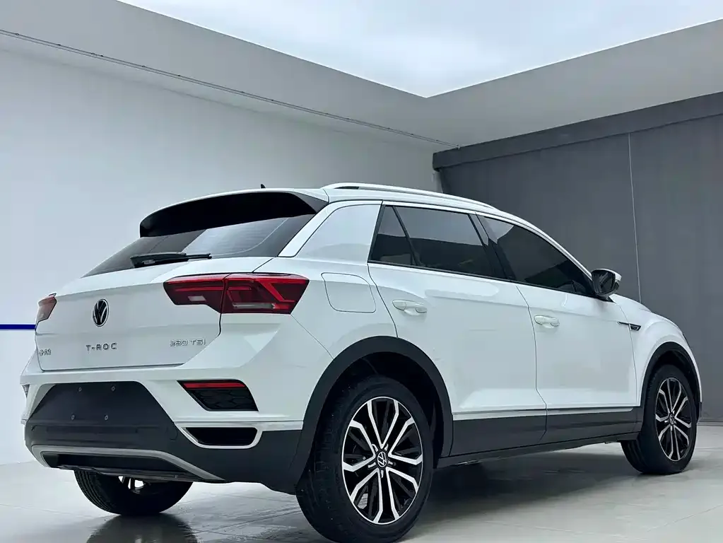 Volkswagen T-Roc — фото 6