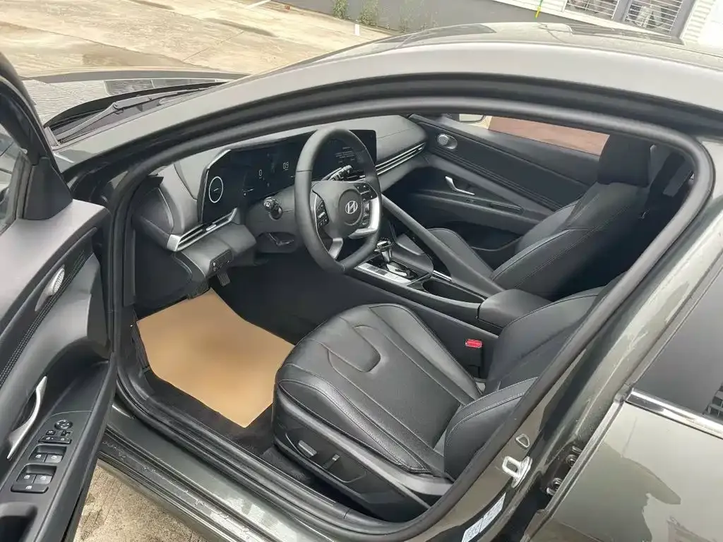 Hyundai Elantra — фото 10