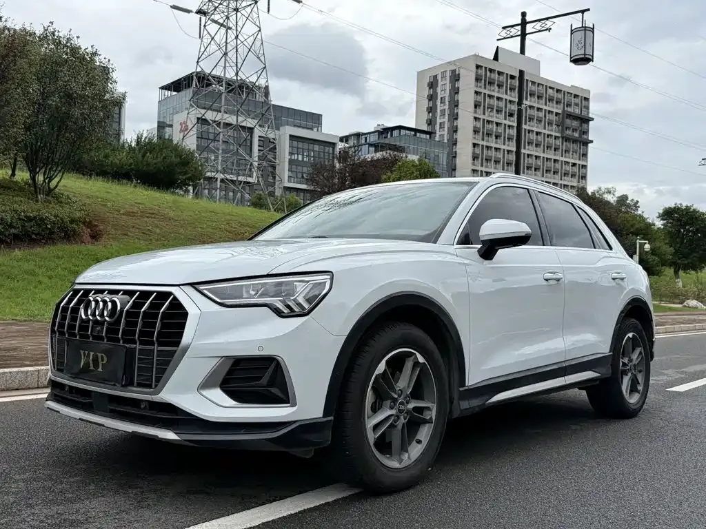 Audi Q3 — фото 1