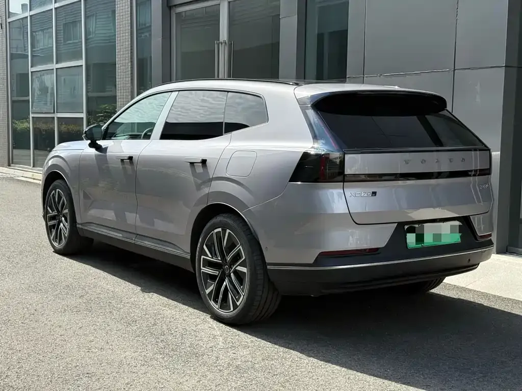 Volvo XC70 Plug-in Hybrid — фото 4