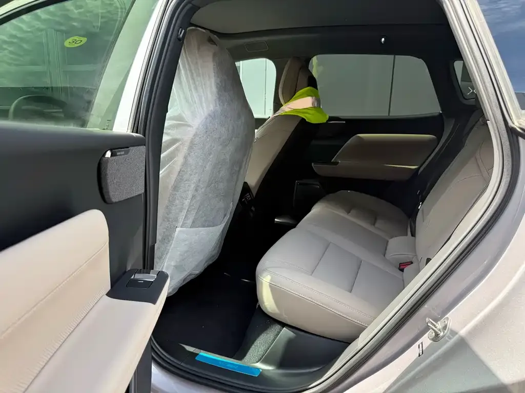 Volvo XC70 Plug-in Hybrid — фото 2