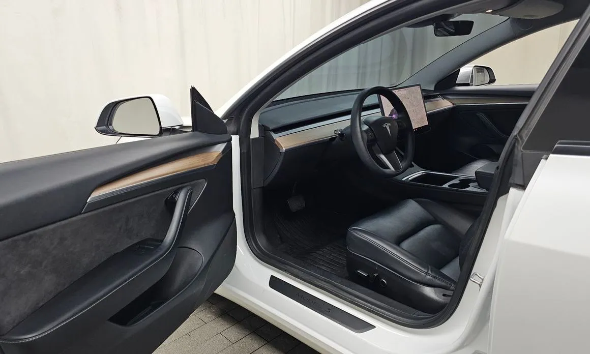 Tesla Model 3 2021 из KR, фото 2