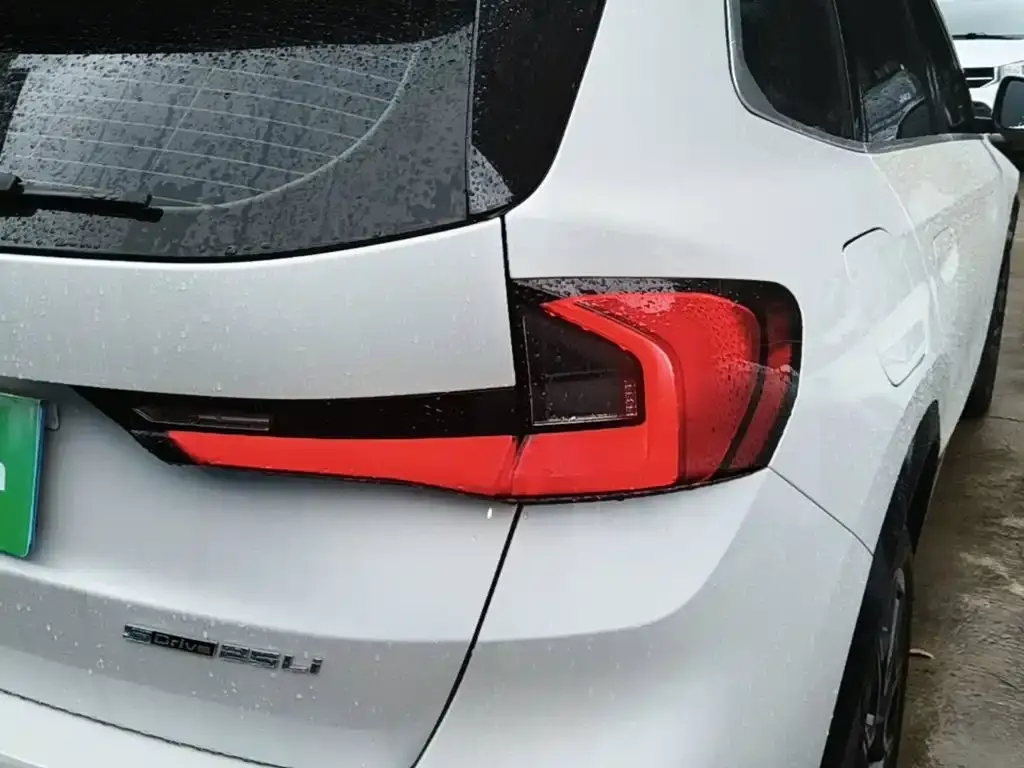 BMW X1 — фото 8