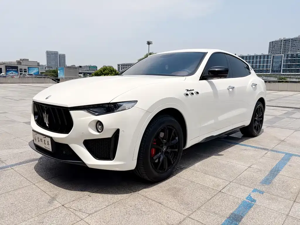 Maserati Levante — фото 1