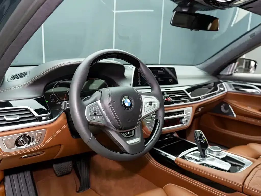 BMW 7 Series — фото 10