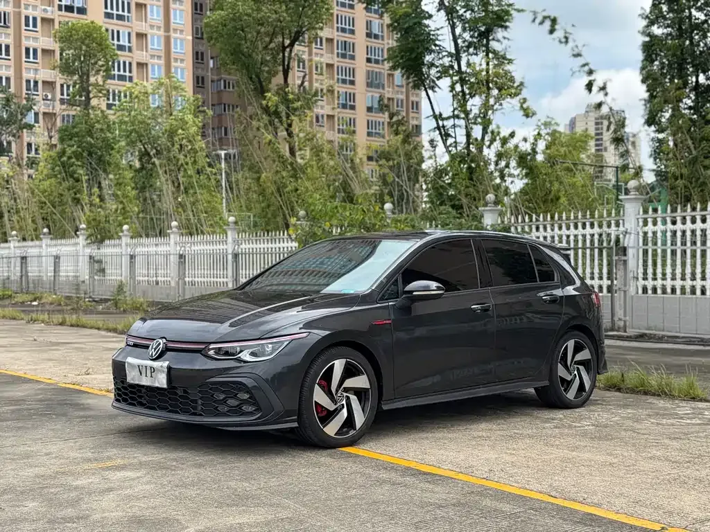 Volkswagen Golf GTI — фото 1