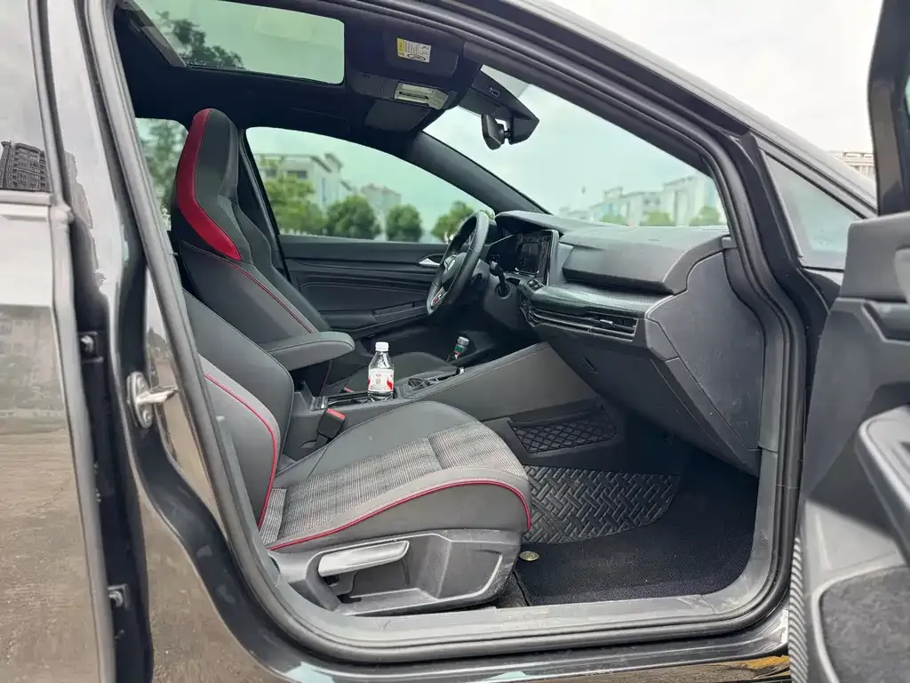 Volkswagen Golf GTI — фото 9