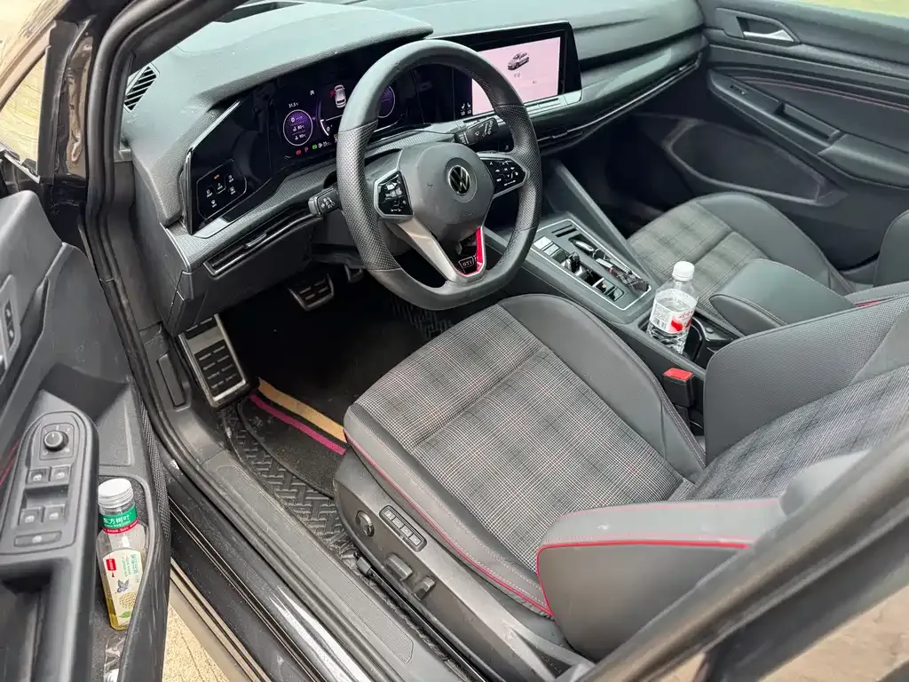 Volkswagen Golf GTI — фото 10