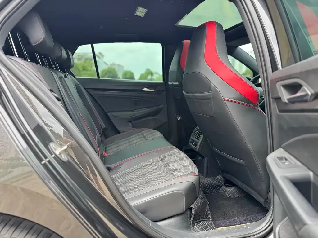 Volkswagen Golf GTI — фото 3