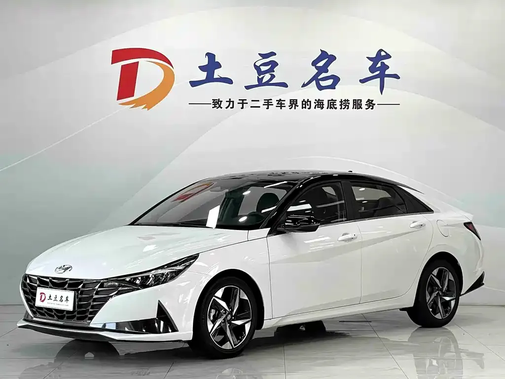 Hyundai Elantra — фото 1
