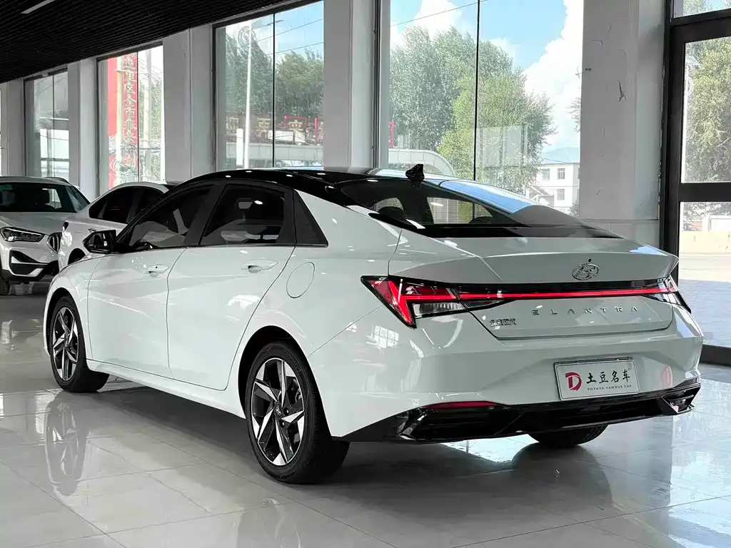 Hyundai Elantra — фото 8