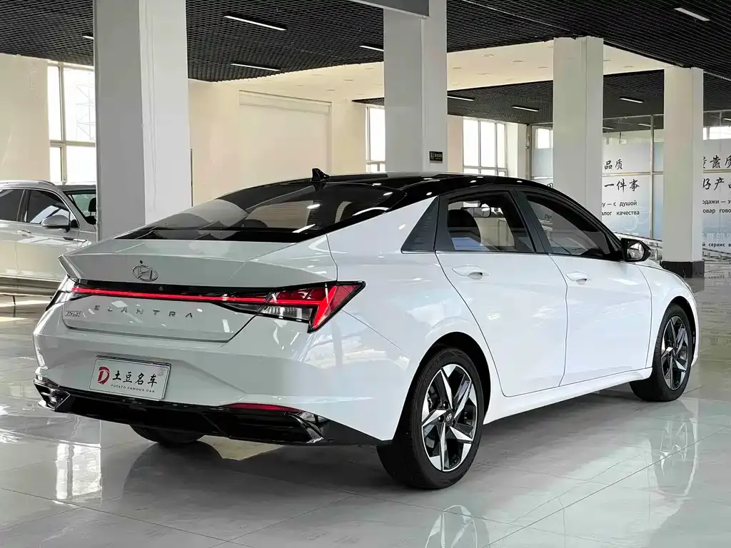 Hyundai Elantra — фото 10