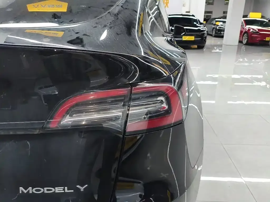 Tesla Model Y — фото 6