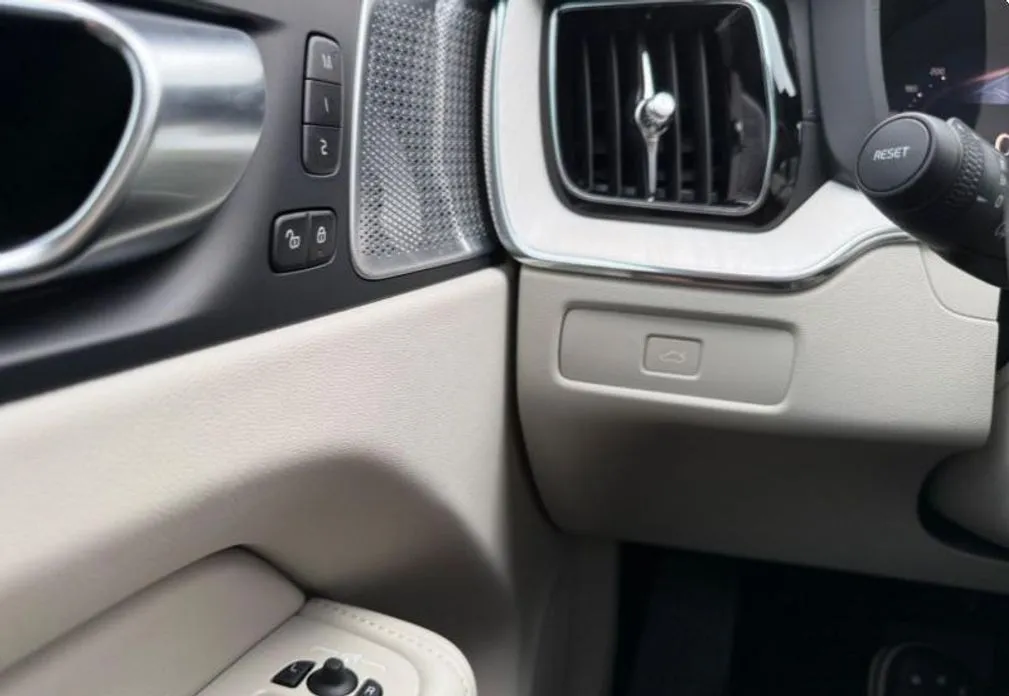 Volvo XC60 — фото 2