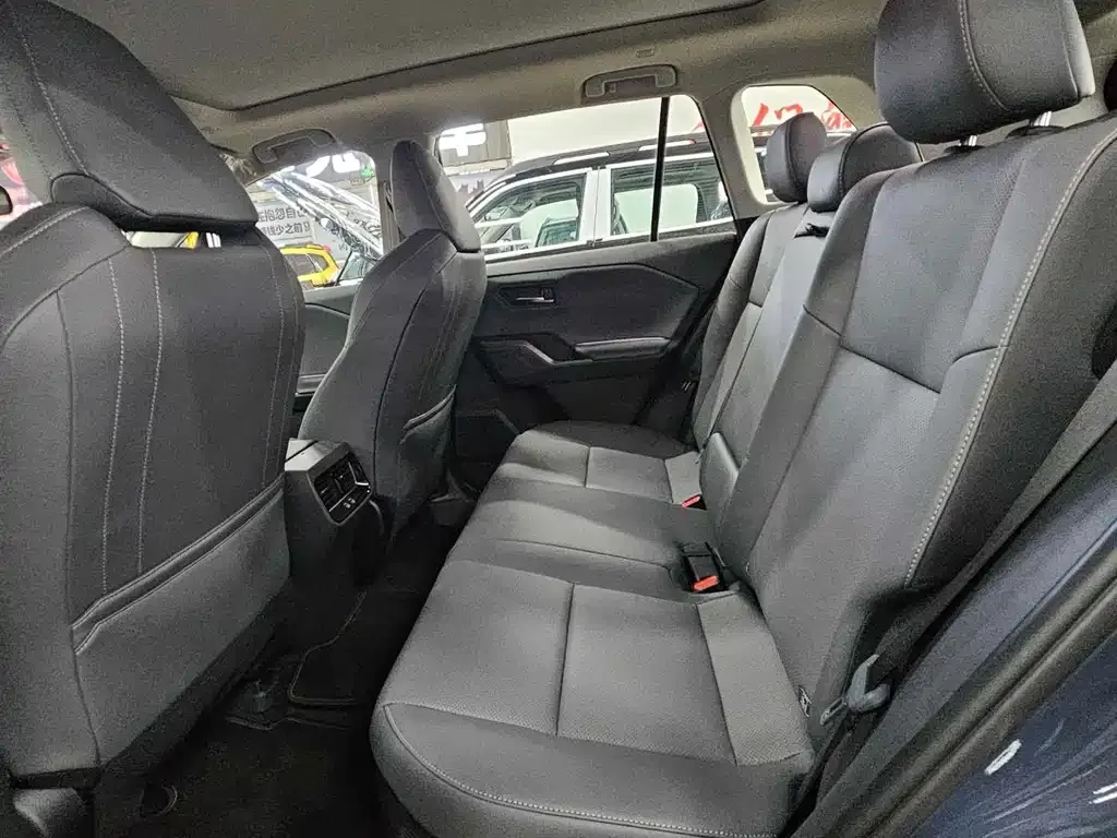 Toyota RAV4 — фото 6