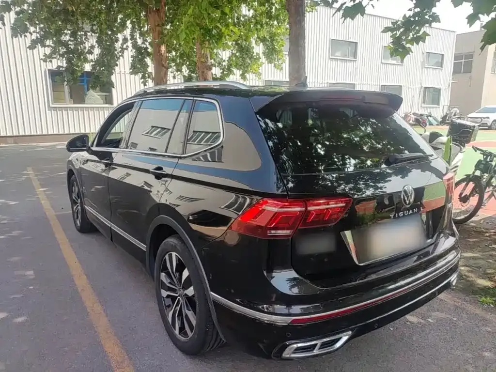 Volkswagen Tiguan L — фото 6