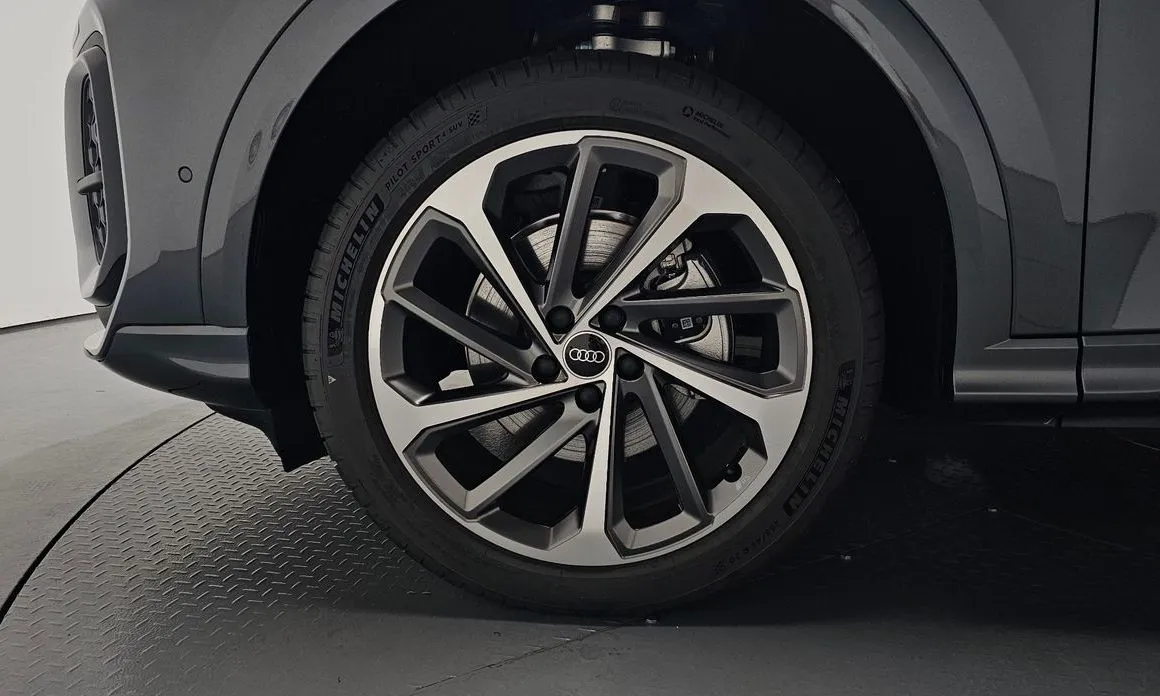 Audi Q5 2025 из KR, фото 4