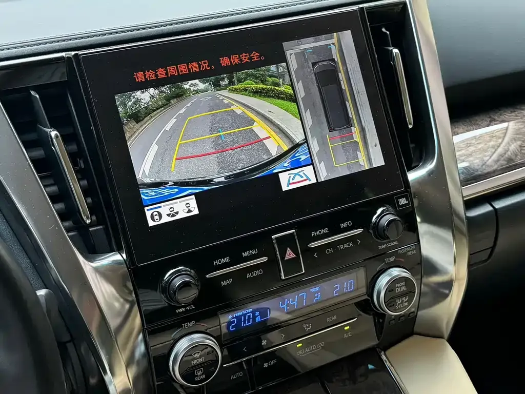Toyota Alphard — фото 4