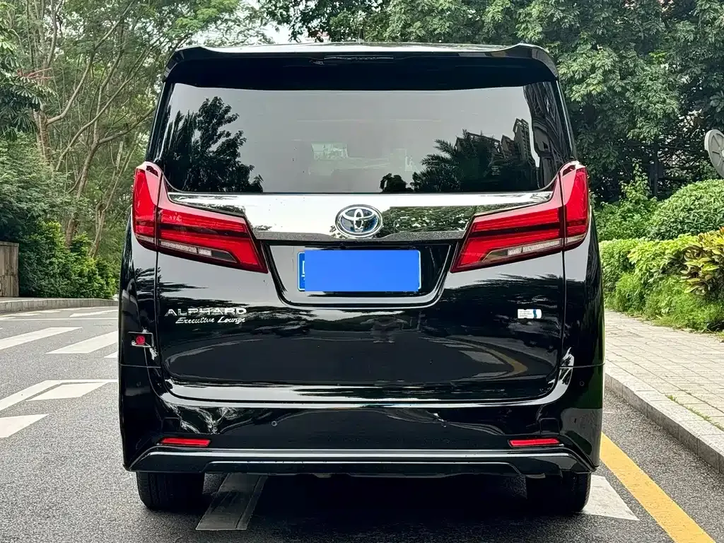 Toyota Alphard — фото 7