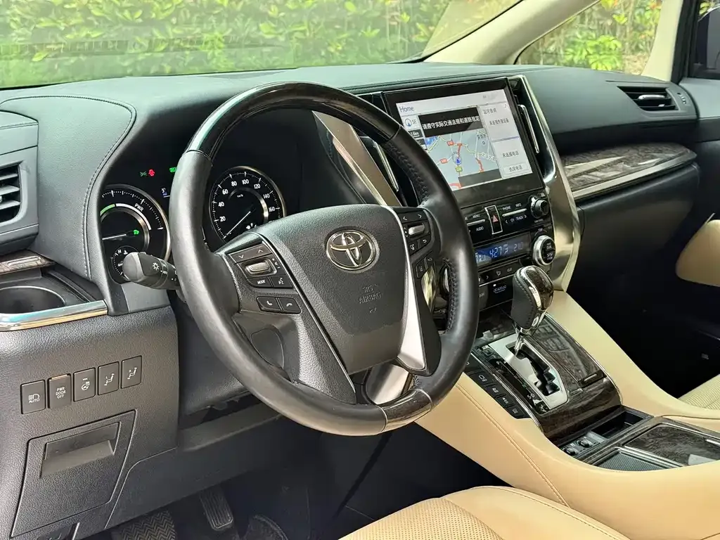 Toyota Alphard — фото 5