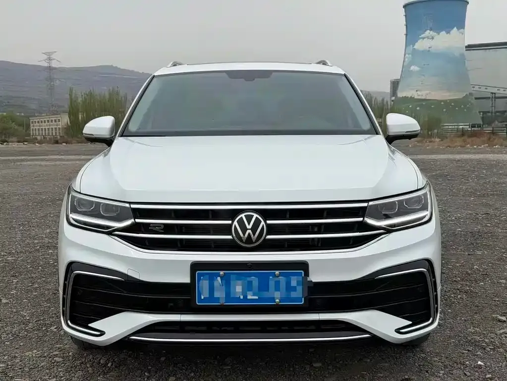 Volkswagen Tiguan L — фото 2