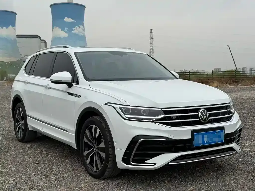 Volkswagen Tiguan L — фото 8