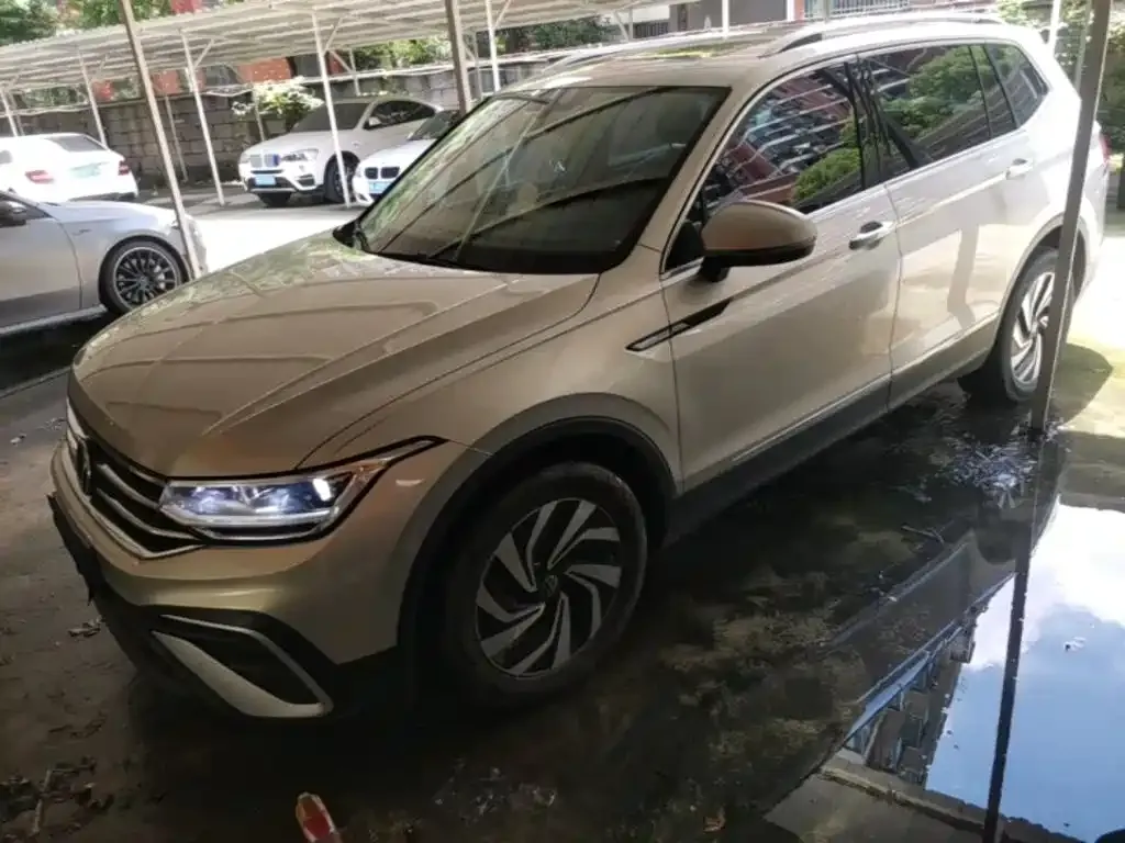 Volkswagen Tiguan L — фото 1