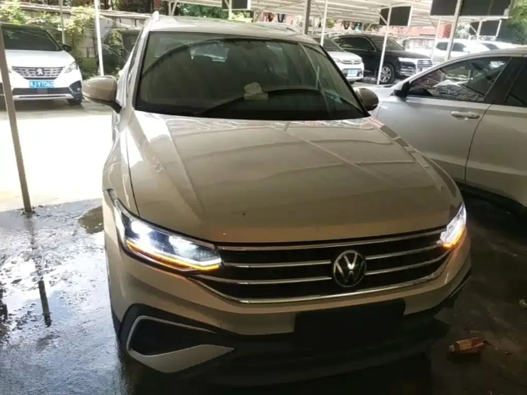 Volkswagen Tiguan L — фото 5
