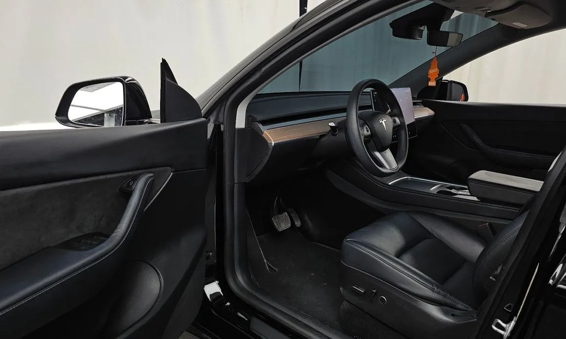 Tesla Model Y — фото 8
