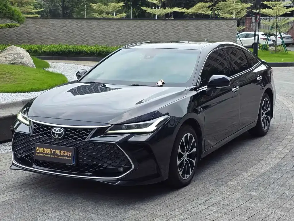 Toyota Avalon — фото 1
