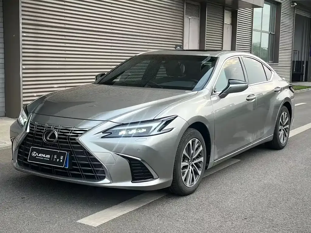Lexus ES — фото 1