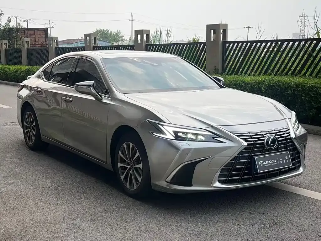 Lexus ES — фото 8