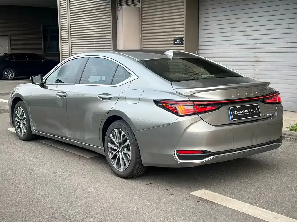 Lexus ES — фото 5
