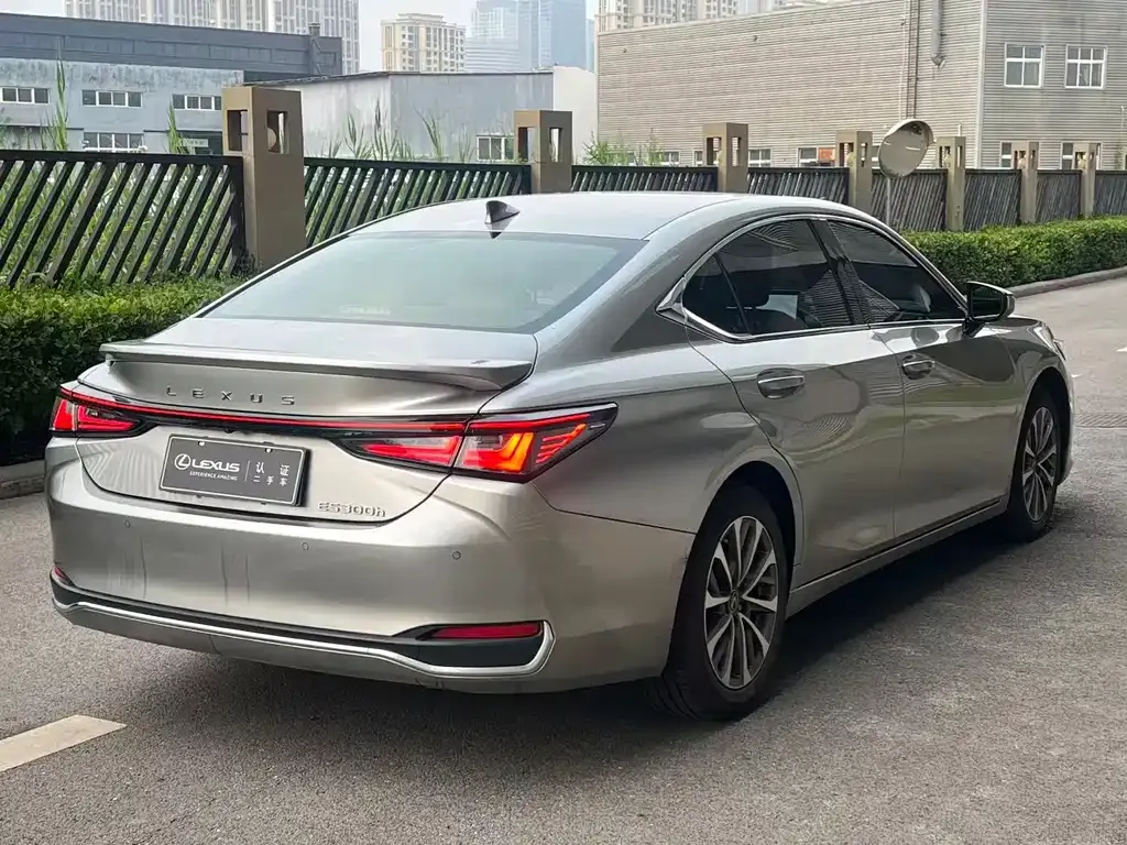 Lexus ES — фото 6