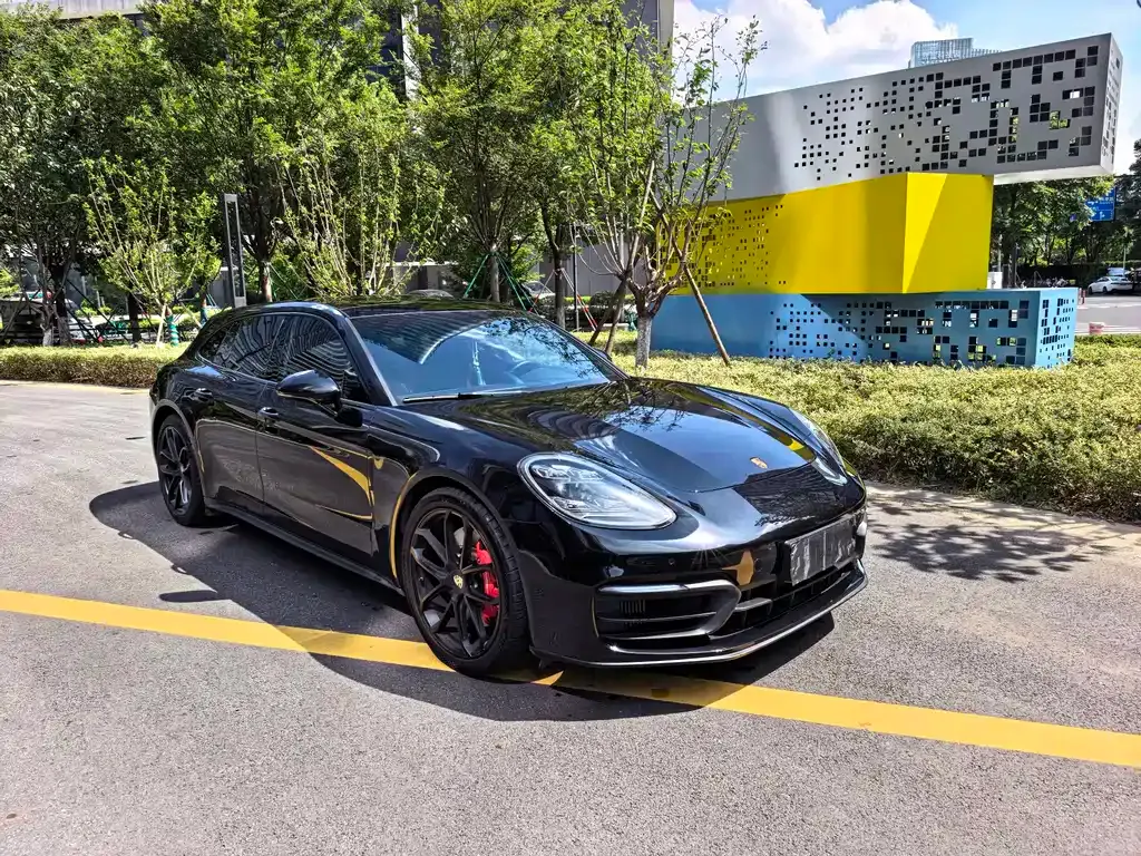 Porsche Panamera — фото 1