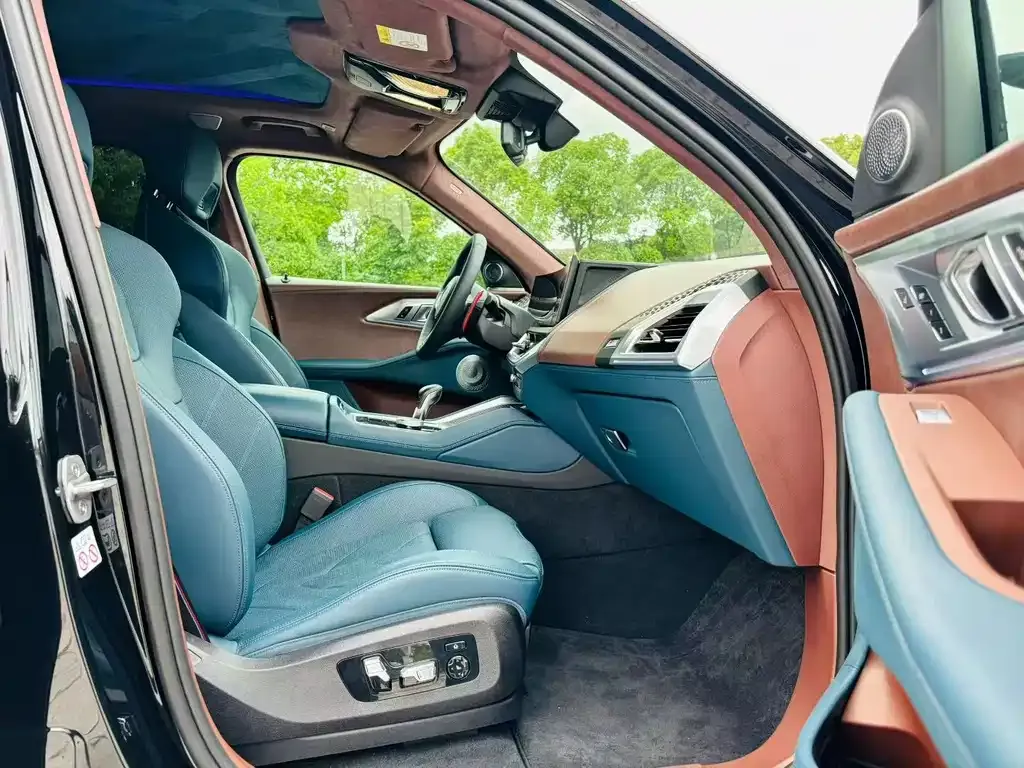 BMW XM — фото 9
