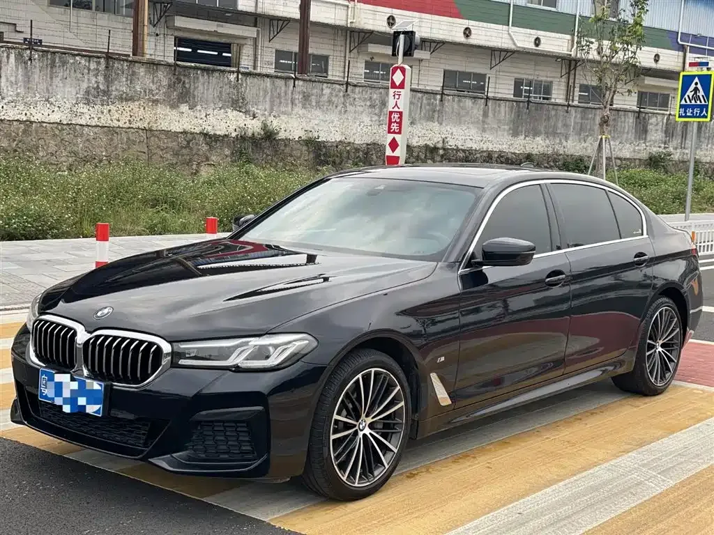 BMW 5 Series — фото 1