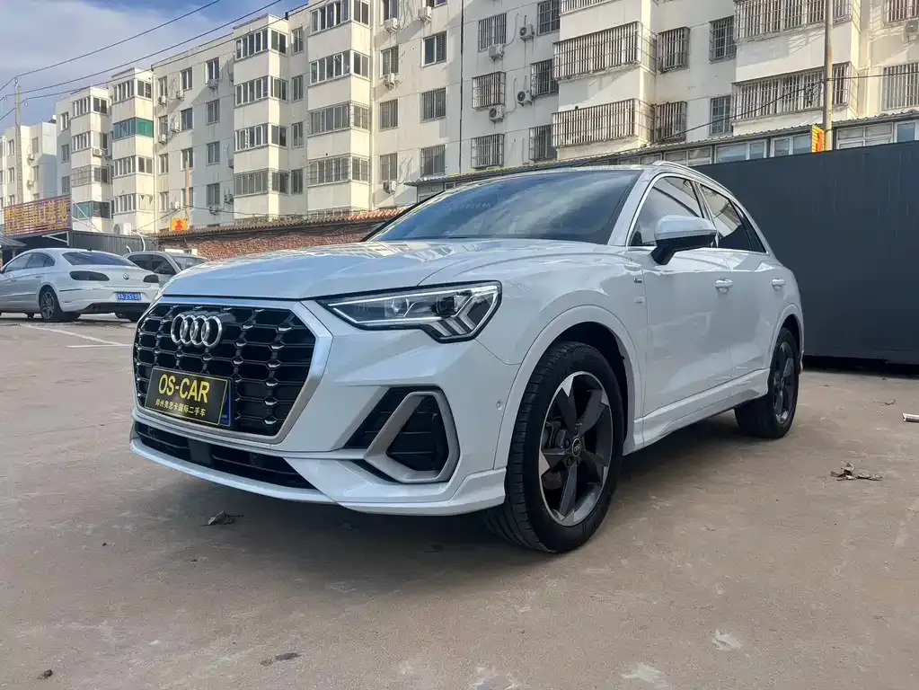 Audi Q3 — фото 1