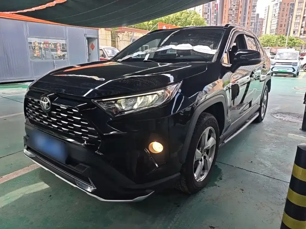Toyota RAV4 — фото 1