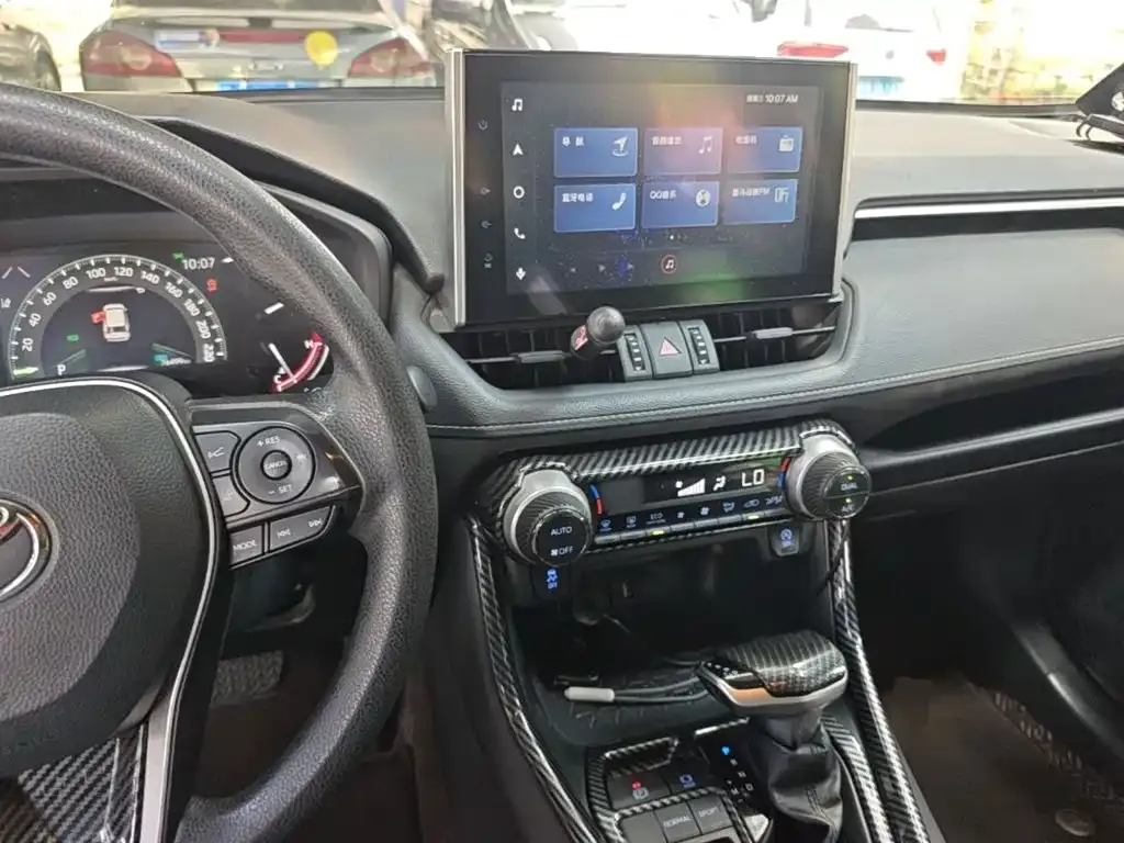 Toyota RAV4 — фото 6