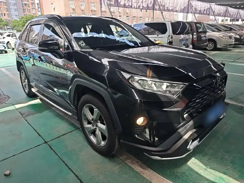 Toyota RAV4 — фото 9