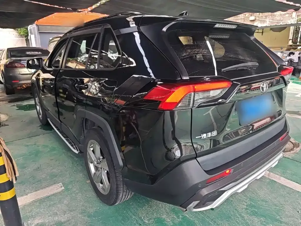Toyota RAV4 — фото 8